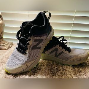 New Balance Women's Fresh Foam Arishi Trail V1 Trail Running Shoe
